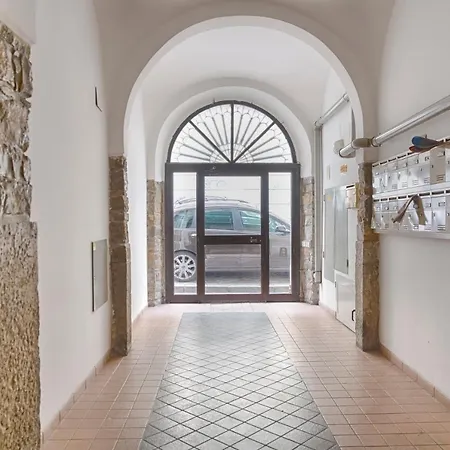 Impero A 2 Passi Da Ospedale Maggiore * Triest